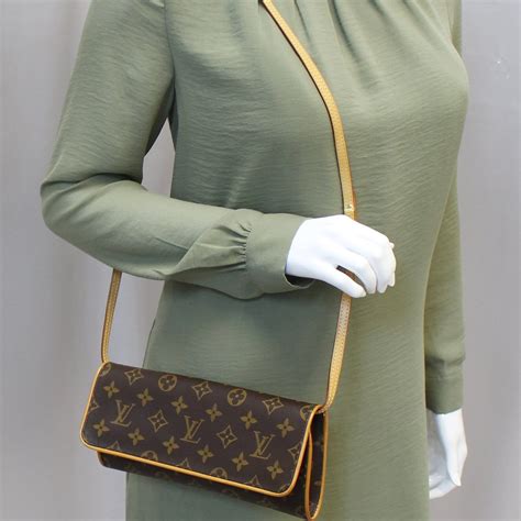 louis vuitton shoulder bag pochette